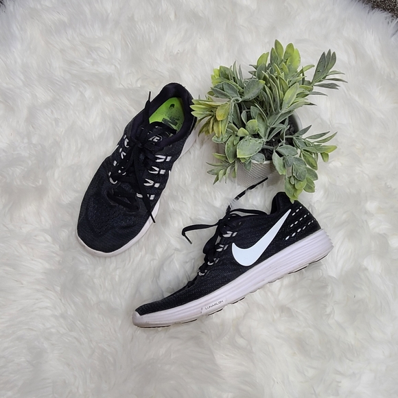 Nike Shoes - Nike Black & White Lunar Tempo Shoes